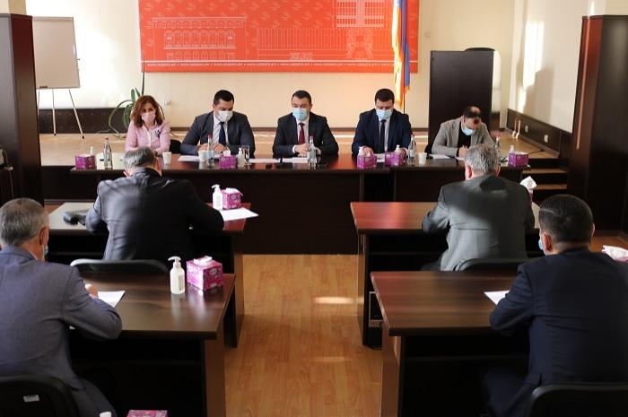 «Պետք է դուրս գալ վերահսկողության կաղապարներից և ունենալ իրավական ճիշտ գործիքակազմ»․ Սուրեն Թովմասյան «Պետք է դուրս գալ վերահսկողության կաղապարներից և ունենալ իրավական ճիշտ գործիքակազմ»․ Սուրեն Թովմասյան