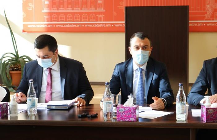 Չափագրողների առցանց գրասենյակն արդյունավետ է․ գրասենյակներում շաբաթական 650 դիմում պակաս է մուտքագրվում Չափագրողների առցանց գրասենյակն արդյունավետ է․ գրասենյակներում շաբաթական 650 դիմում պակաս է մուտքագրվում