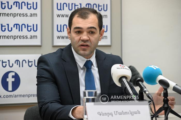 Գեոդեզիայի և հողաշինարարության վարչության պետ Գևորգ Մանուկյանի ասուլիսը Արմենպրեսի սրահում Գեոդեզիայի և հողաշինարարության վարչության պետ Գևորգ Մանուկյանի ասուլիսը Արմենպրեսի սրահում