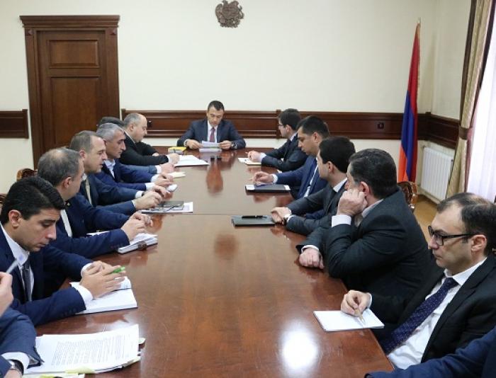 Սուրեն Թովմասյան. «Աջ ձեռքը պիտի իմանա` ձախ ձեռքն ինչով է զբաղված». աշխատանքային խորհրդակցություն Սուրեն Թովմասյան. «Աջ ձեռքը պիտի իմանա` ձախ ձեռքն ինչով է զբաղված». աշխատանքային խորհրդակցություն