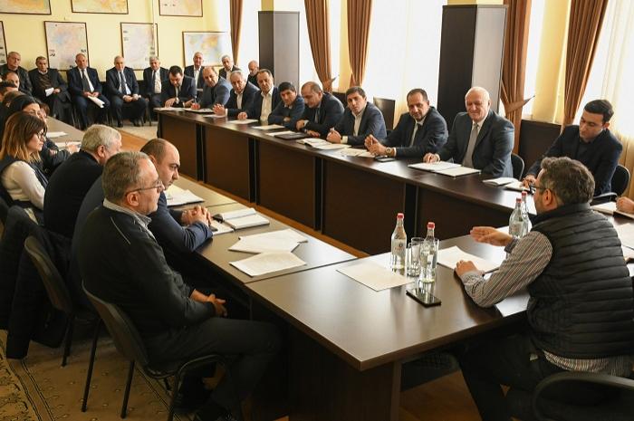 Պաշտոններով փոխատեղվել են Կադաստրի «Վաղարշապատ» և «Չարենցավան» գրասենյակների պետերը Պաշտոններով փոխատեղվել են Կադաստրի «Վաղարշապատ» և «Չարենցավան» գրասենյակների պետերը