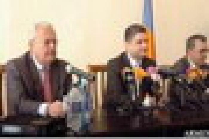 ՀՀ վարչապետը զանգվածային լրատվության ներկայացուցիչներին և կադաստրի համակարգւ աշխատակիցներին ներկայացրեց ՀՀ կառավարությանն առընթեր անշարժ գույքի կադաստրի պետական կոմիտեի նորանշանակ նախագահ Երվանդ Զախարյանին ՀՀ վարչապետը զանգվածային լրատվության ներկայացուցիչներին և կադաստրի համակարգւ աշխատակիցներին ներկայացրեց ՀՀ կառավարությանն առընթեր անշարժ գույքի կադաստրի պետական կոմիտեի նորանշանակ նախագահ Երվանդ Զախարյանին
